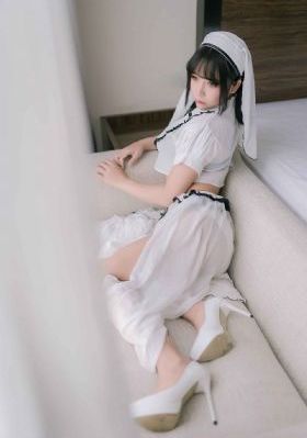 独龙纹面女